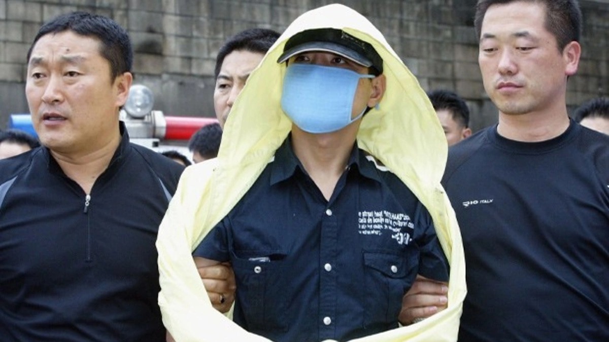  The Raincoat Killer Chasing a Predator in Korea (2021)