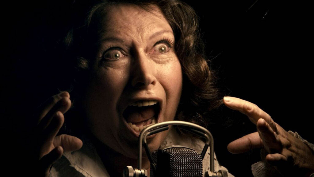 Berberian Sound Studio (2012) filminde Toby Jones kayıt stüdyosunda