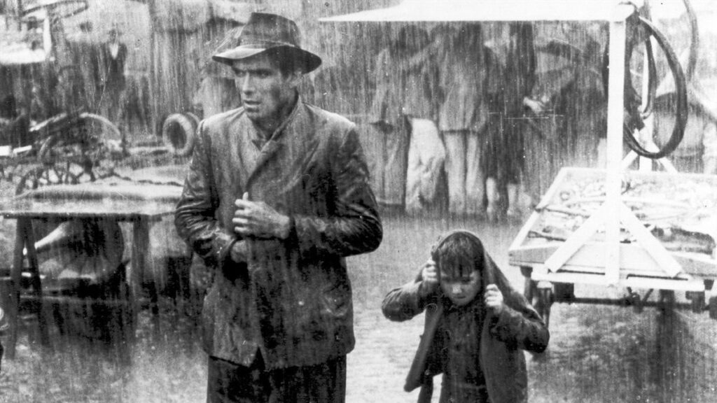 Bicycle Thieves (1948) filminde Lamberto Maggiorani ve Enzo Staiola