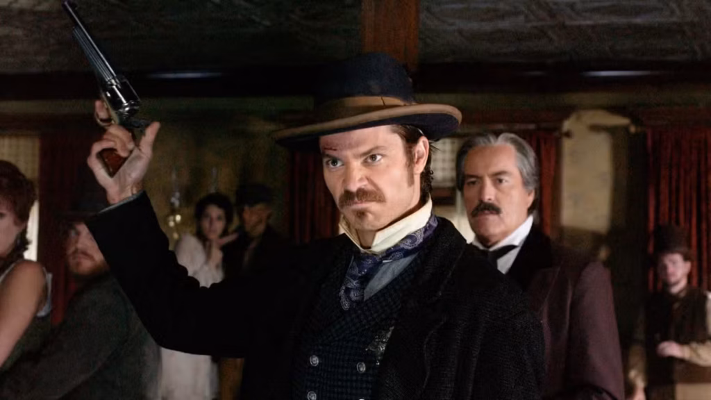 En iyi western dizileri arasında Deadwood (2004)