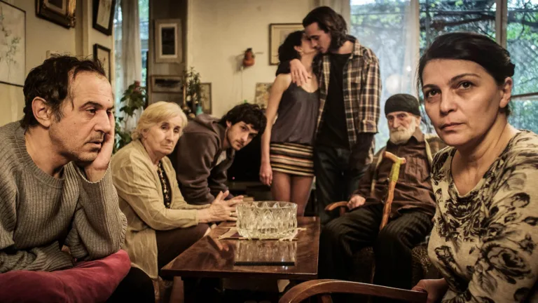 Gürcistan Sinemasının Tuhaf Mizahı: Keşfedilecek 10 Gürcü Filmi