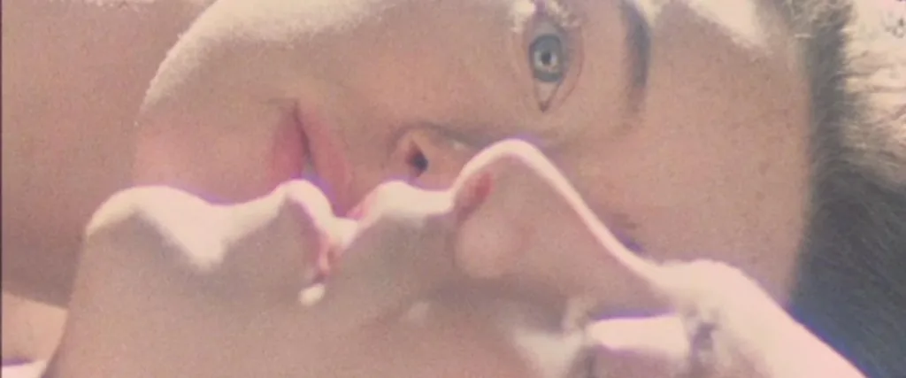 cenaze görevlileri filmleri - Kissed (1996)