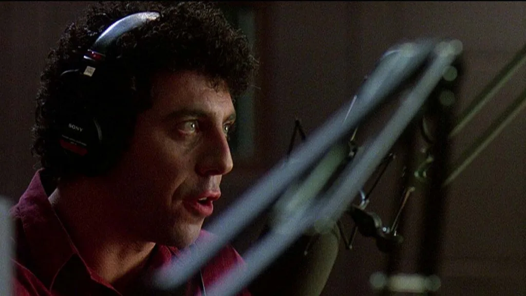 Radyo Filmleri - Talk Radio (1988) filminde Eric Bogosian radyo mikrofonunun başında