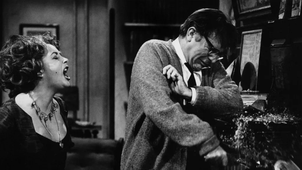 Who's Afraid of Virginia Woolf filminde Martha ve George evde tartışırken
